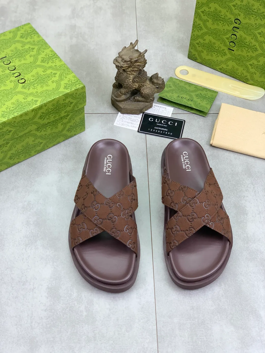 Men's Men's Shoes💰P320💰[New Style]🎁🎁🎁 High-quality GUCCI new casual slippers for the Year of the Snake, original official website, perfect workmanship, transmitting a kind of noble luxury, sublimating its definition of luxury in Gucci's high-end extraordinary craftsmanship. Original Gucci double G combination outsole, code number: 38-44 (45 customized)